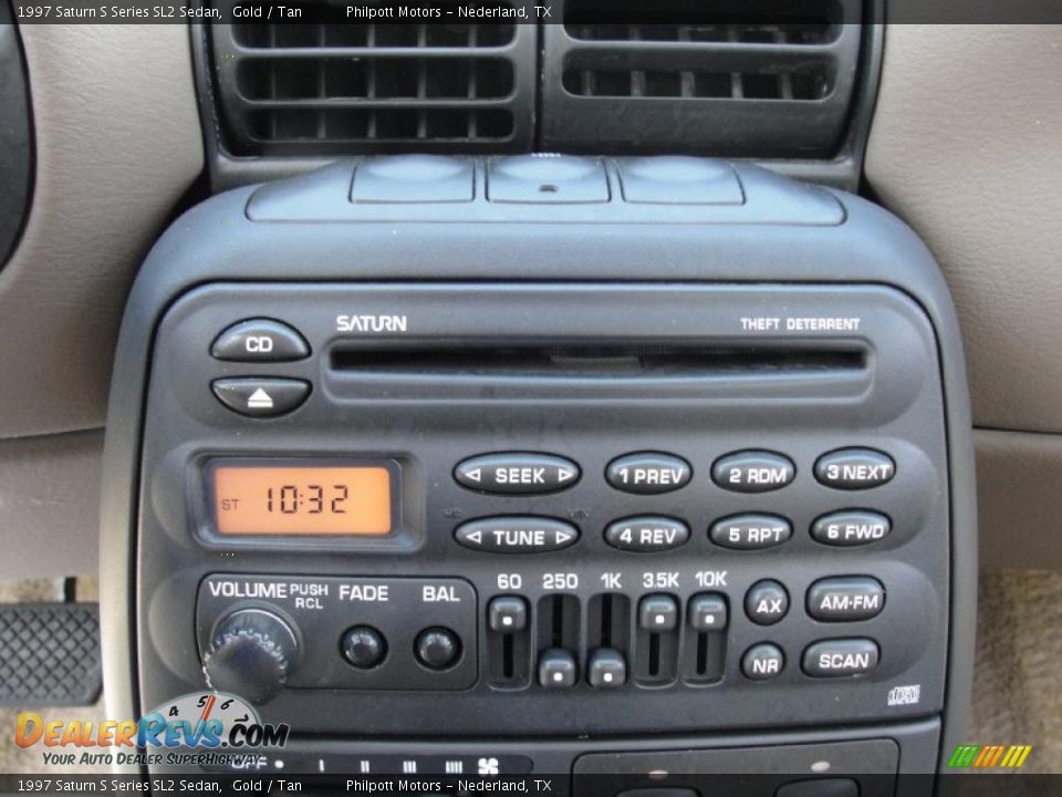 1997 Saturn S Series SL2 Sedan Gold / Tan Photo #33