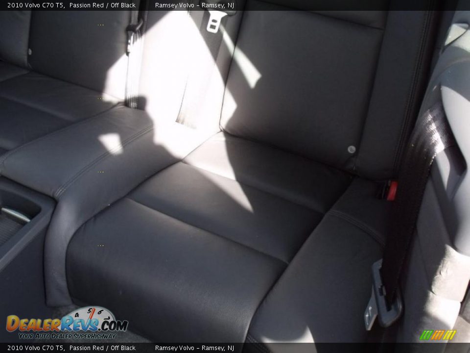 2010 Volvo C70 T5 Passion Red / Off Black Photo #20