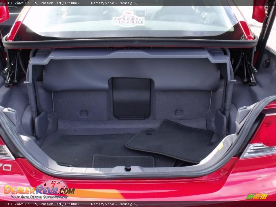 2010 Volvo C70 T5 Passion Red / Off Black Photo #23