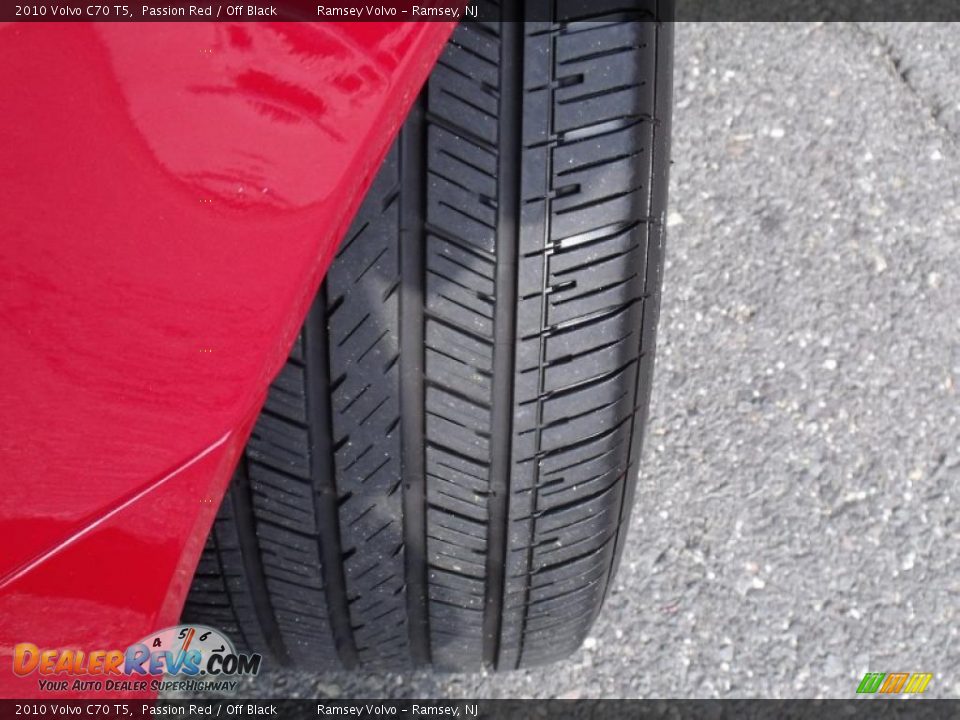 2010 Volvo C70 T5 Passion Red / Off Black Photo #25