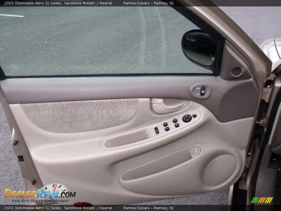 2003 Oldsmobile Alero GL Sedan Sandstone Metallic / Neutral Photo #9