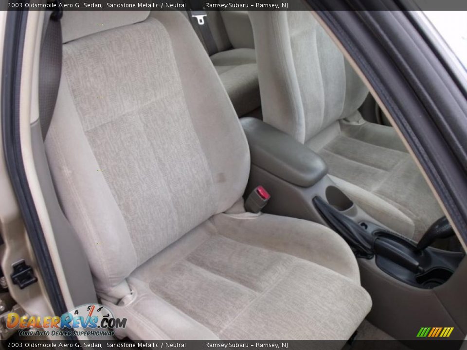 2003 Oldsmobile Alero GL Sedan Sandstone Metallic / Neutral Photo #17