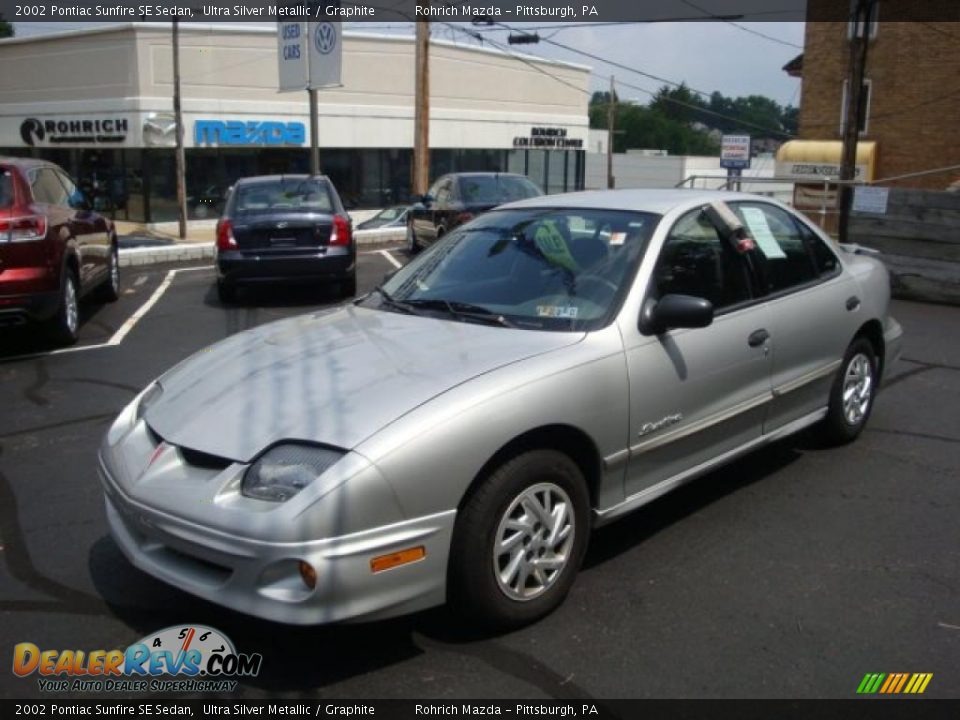 2002 Pontiac Sunfire SE Sedan Ultra Silver Metallic / Graphite Photo #1