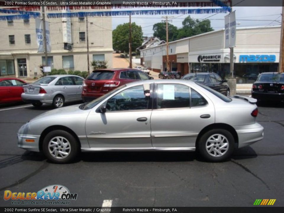 2002 Pontiac Sunfire SE Sedan Ultra Silver Metallic / Graphite Photo #2