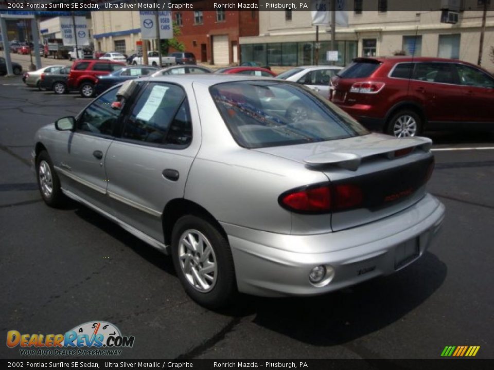 2002 Pontiac Sunfire SE Sedan Ultra Silver Metallic / Graphite Photo #3