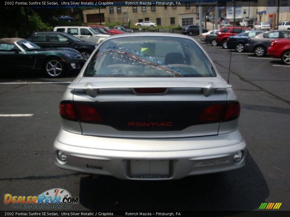 2002 Pontiac Sunfire SE Sedan Ultra Silver Metallic / Graphite Photo #4