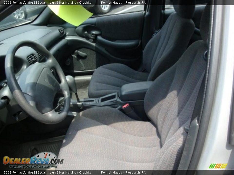 2002 Pontiac Sunfire SE Sedan Ultra Silver Metallic / Graphite Photo #7