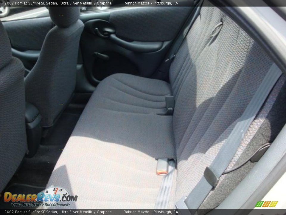 2002 Pontiac Sunfire SE Sedan Ultra Silver Metallic / Graphite Photo #8
