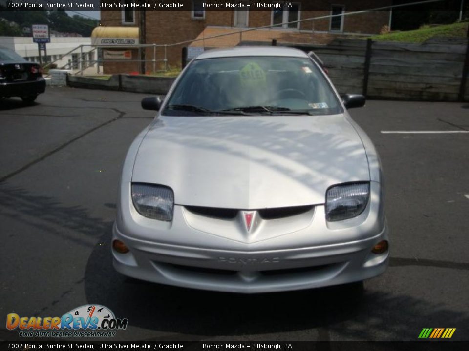 2002 Pontiac Sunfire SE Sedan Ultra Silver Metallic / Graphite Photo #10