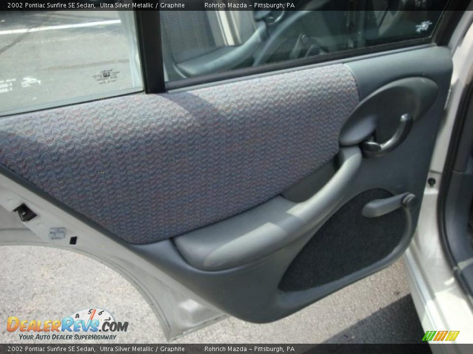 2002 Pontiac Sunfire SE Sedan Ultra Silver Metallic / Graphite Photo #14