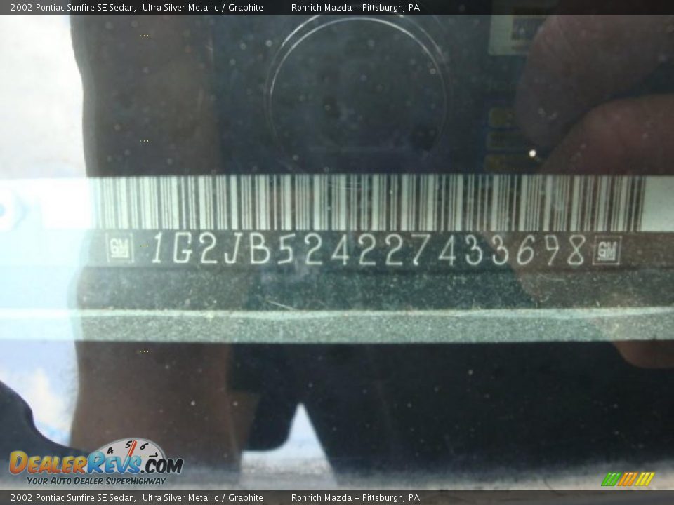 2002 Pontiac Sunfire SE Sedan Ultra Silver Metallic / Graphite Photo #19
