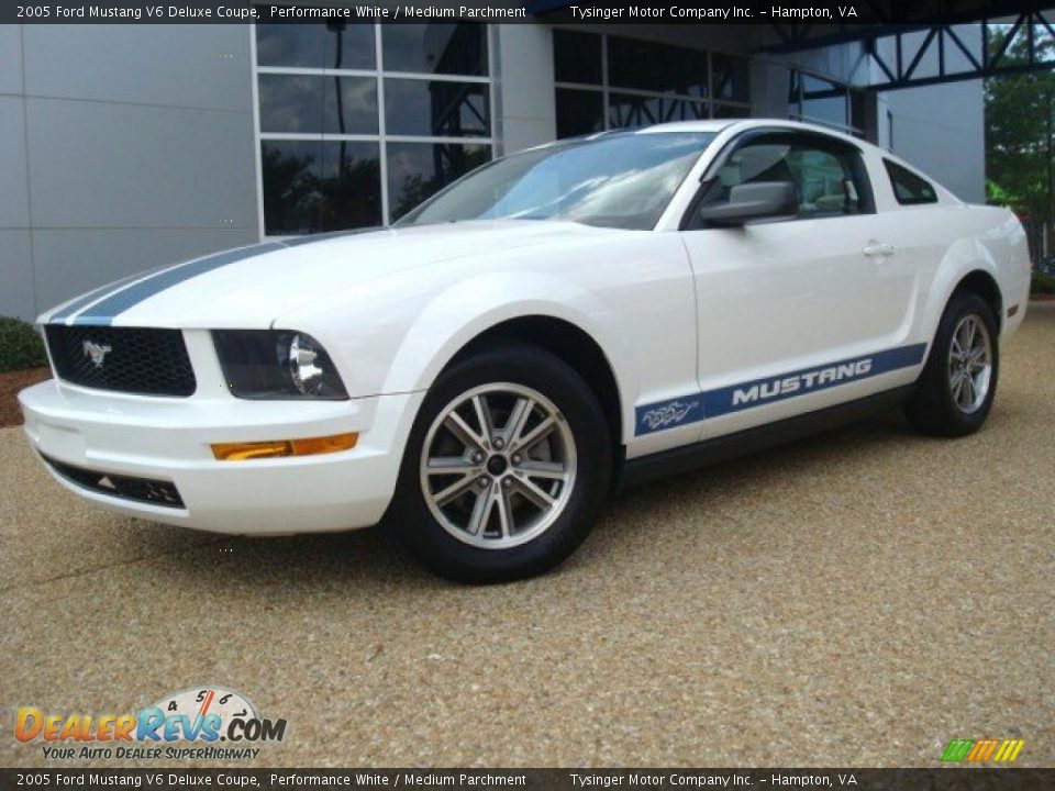 2005 Ford Mustang V6 Deluxe Coupe Performance White / Medium Parchment Photo #2