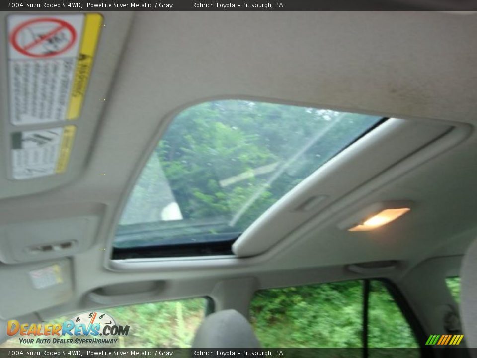 2004 Isuzu Rodeo S 4WD Powellite Silver Metallic / Gray Photo #8
