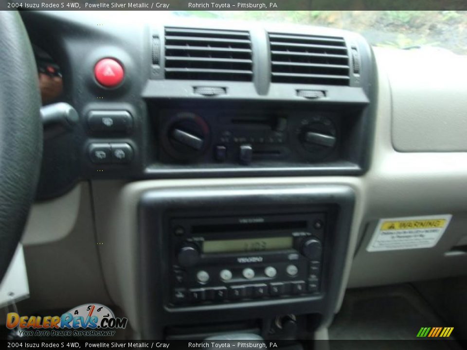 2004 Isuzu Rodeo S 4WD Powellite Silver Metallic / Gray Photo #9