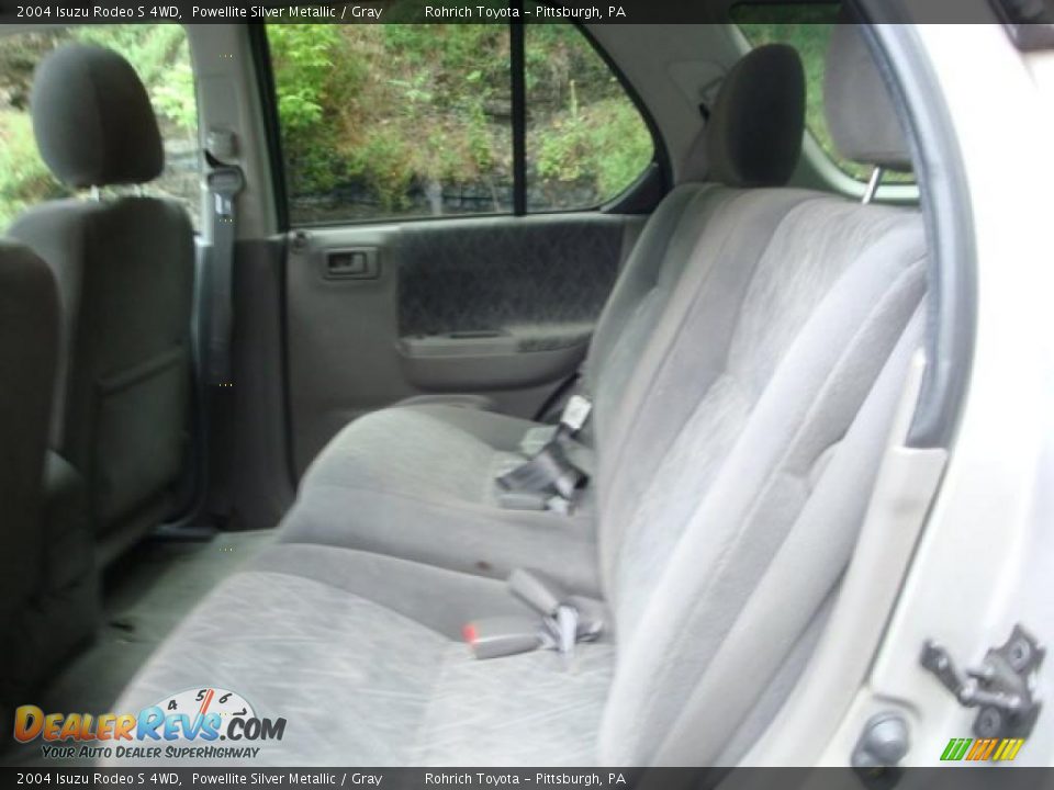 2004 Isuzu Rodeo S 4WD Powellite Silver Metallic / Gray Photo #13