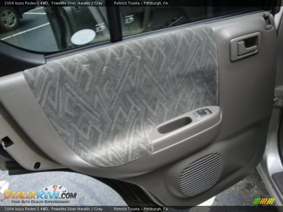 2004 Isuzu Rodeo S 4WD Powellite Silver Metallic / Gray Photo #15