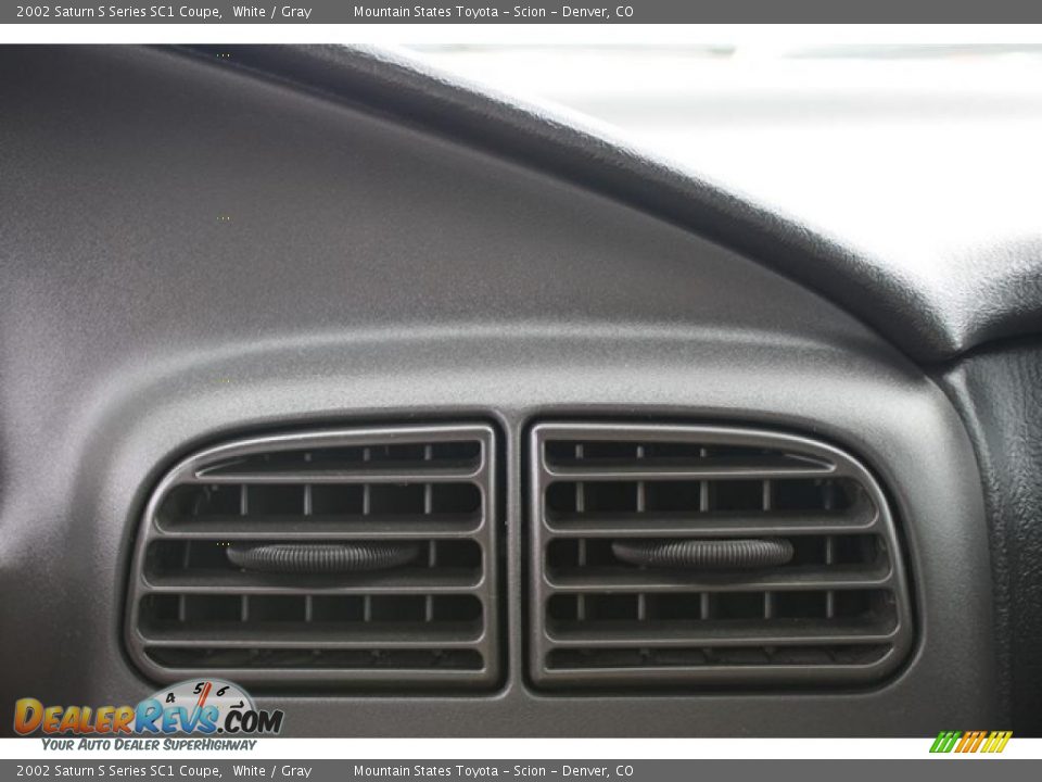 2002 Saturn S Series SC1 Coupe White / Gray Photo #17