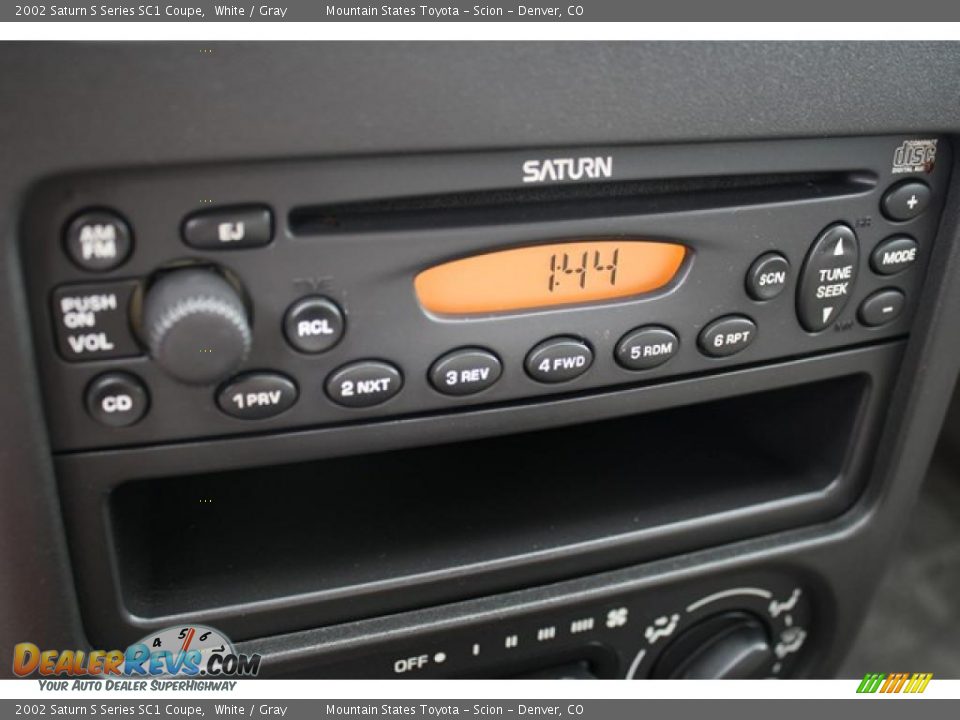 2002 Saturn S Series SC1 Coupe White / Gray Photo #18