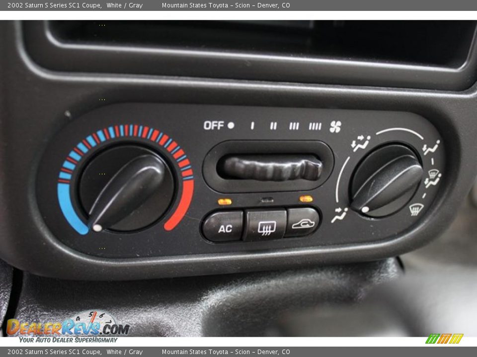 2002 Saturn S Series SC1 Coupe White / Gray Photo #19