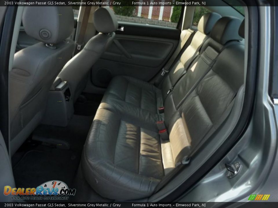 2003 Volkswagen Passat GLS Sedan Silverstone Grey Metallic / Grey Photo #6