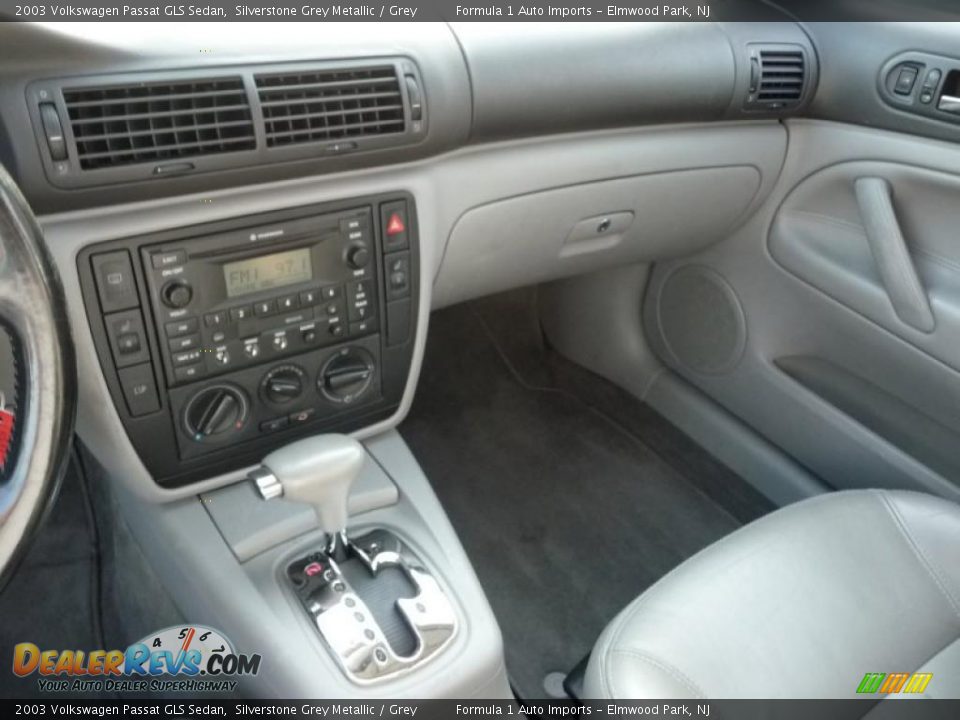2003 Volkswagen Passat GLS Sedan Silverstone Grey Metallic / Grey Photo #8