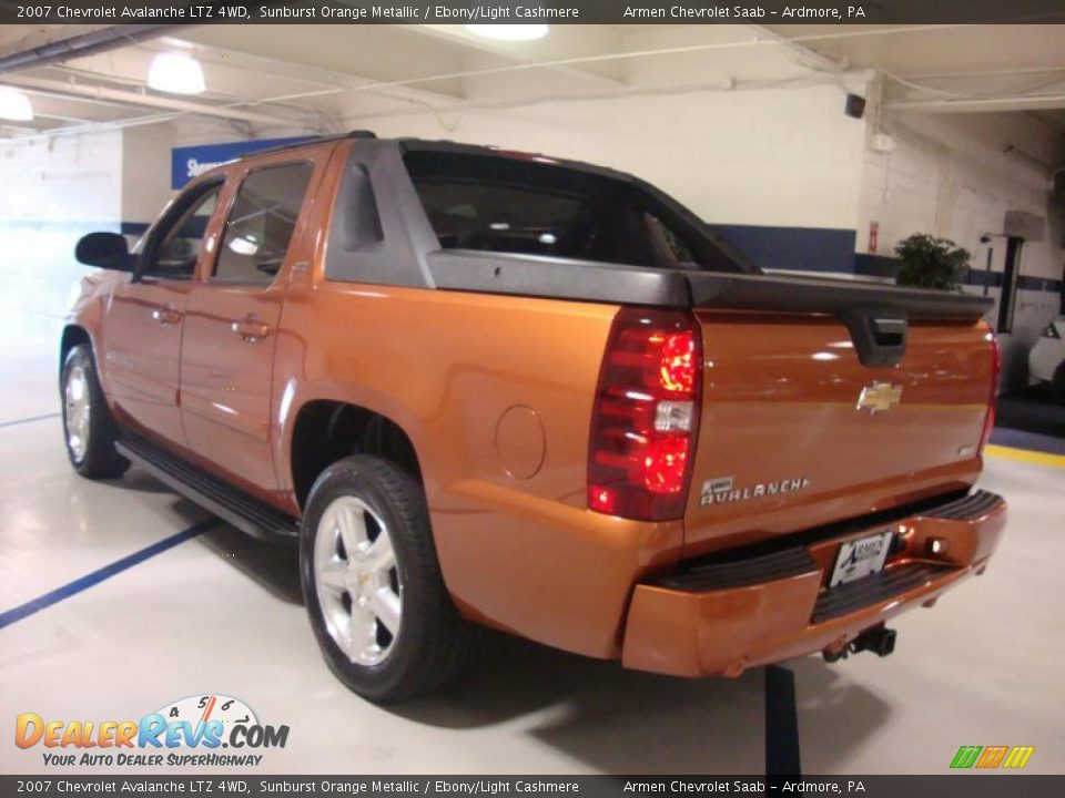 2007 Chevrolet Avalanche LTZ 4WD Sunburst Orange Metallic / Ebony/Light Cashmere Photo #10