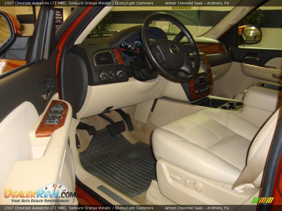 2007 Chevrolet Avalanche LTZ 4WD Sunburst Orange Metallic / Ebony/Light Cashmere Photo #13