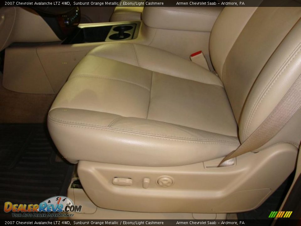 2007 Chevrolet Avalanche LTZ 4WD Sunburst Orange Metallic / Ebony/Light Cashmere Photo #17