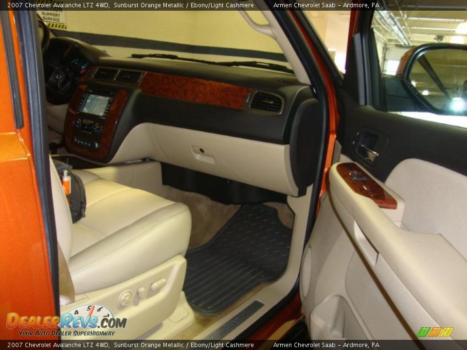 2007 Chevrolet Avalanche LTZ 4WD Sunburst Orange Metallic / Ebony/Light Cashmere Photo #19