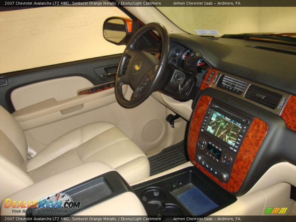 2007 Chevrolet Avalanche LTZ 4WD Sunburst Orange Metallic / Ebony/Light Cashmere Photo #20