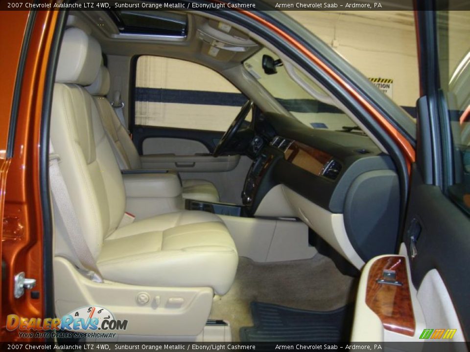2007 Chevrolet Avalanche LTZ 4WD Sunburst Orange Metallic / Ebony/Light Cashmere Photo #21