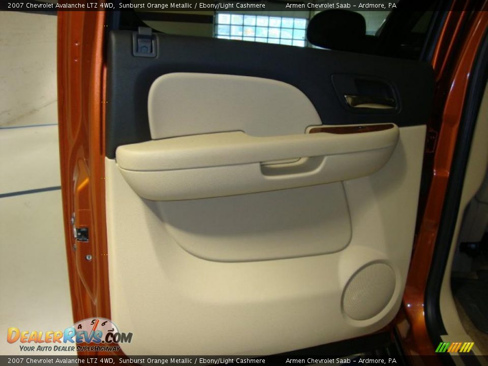 2007 Chevrolet Avalanche LTZ 4WD Sunburst Orange Metallic / Ebony/Light Cashmere Photo #25