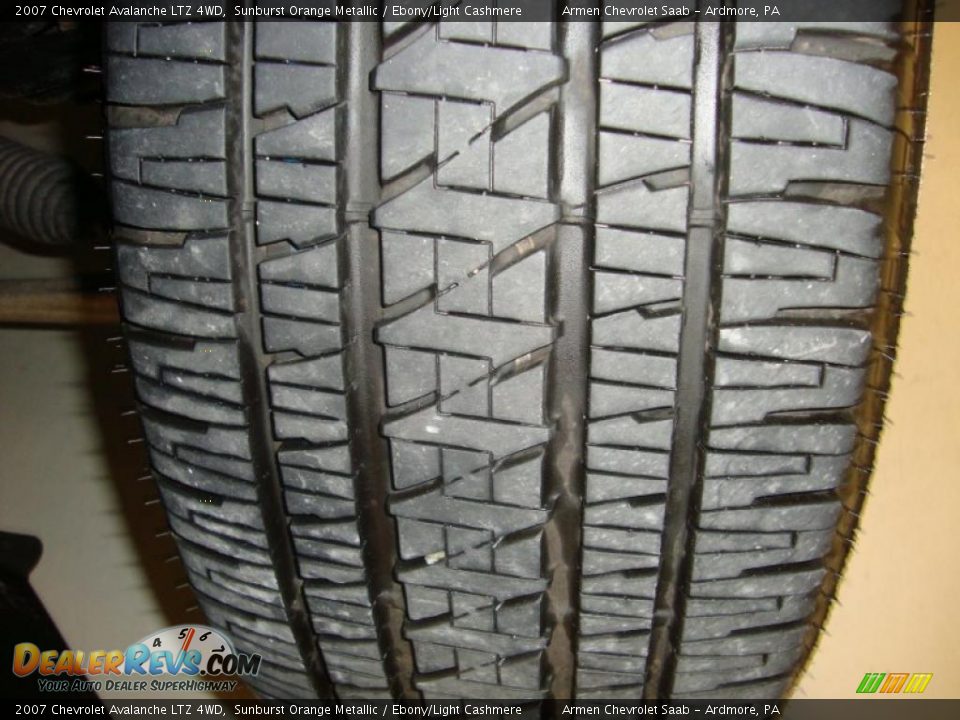 2007 Chevrolet Avalanche LTZ 4WD Sunburst Orange Metallic / Ebony/Light Cashmere Photo #34