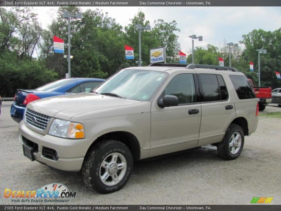 2005 Ford Explorer XLT 4x4 Pueblo Gold Metallic / Medium Parchment Photo #1