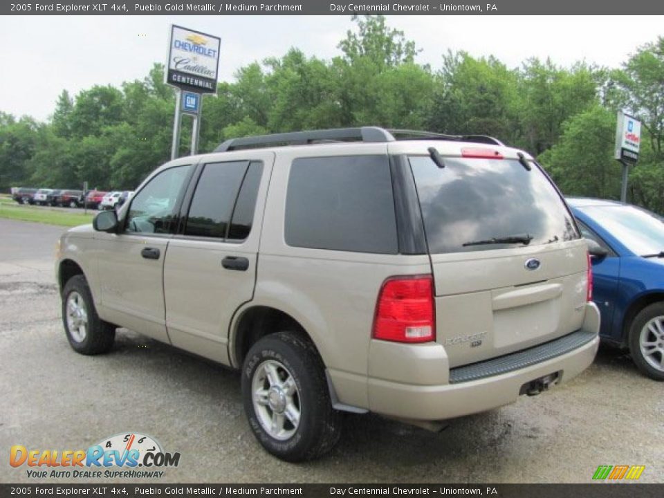 2005 Ford Explorer XLT 4x4 Pueblo Gold Metallic / Medium Parchment Photo #3