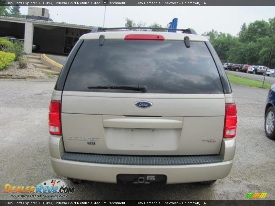 2005 Ford Explorer XLT 4x4 Pueblo Gold Metallic / Medium Parchment Photo #4