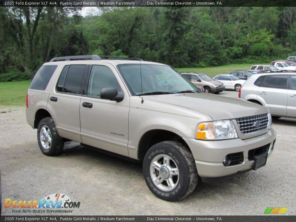 2005 Ford Explorer XLT 4x4 Pueblo Gold Metallic / Medium Parchment Photo #5