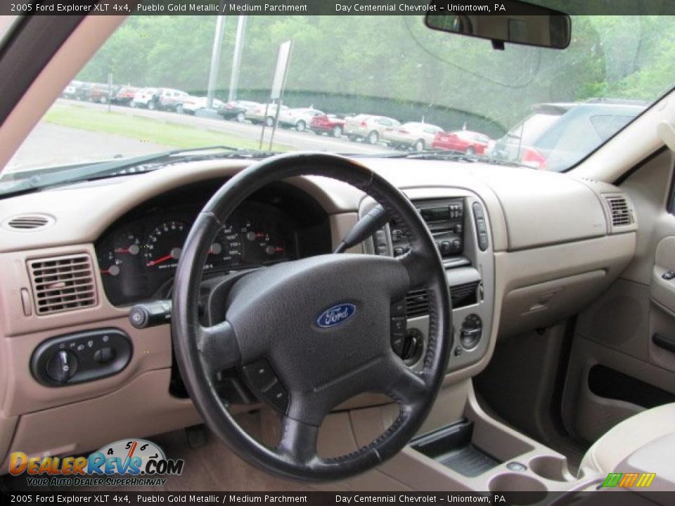2005 Ford Explorer XLT 4x4 Pueblo Gold Metallic / Medium Parchment Photo #7