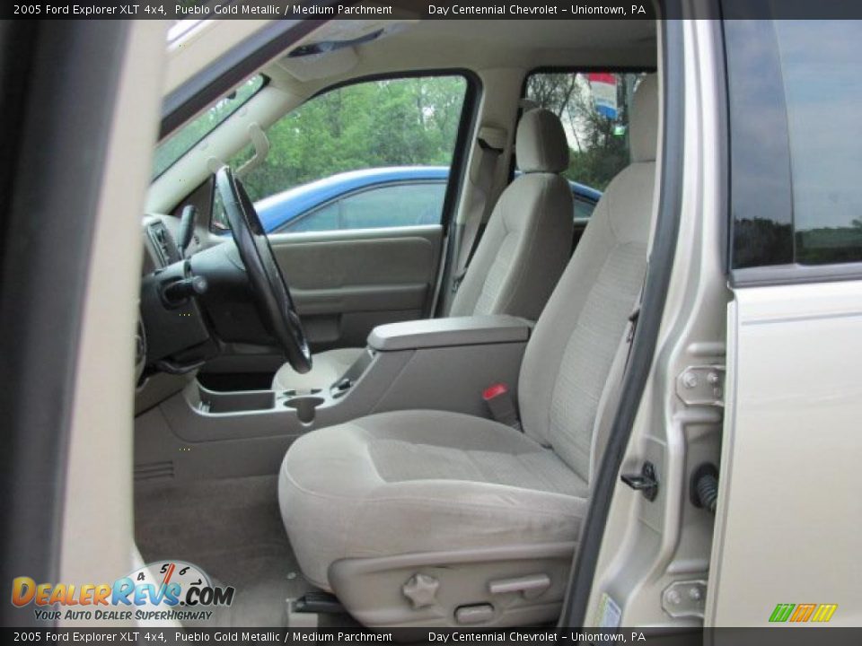 2005 Ford Explorer XLT 4x4 Pueblo Gold Metallic / Medium Parchment Photo #8