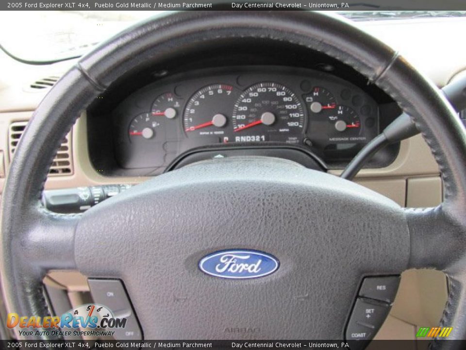 2005 Ford Explorer XLT 4x4 Pueblo Gold Metallic / Medium Parchment Photo #13