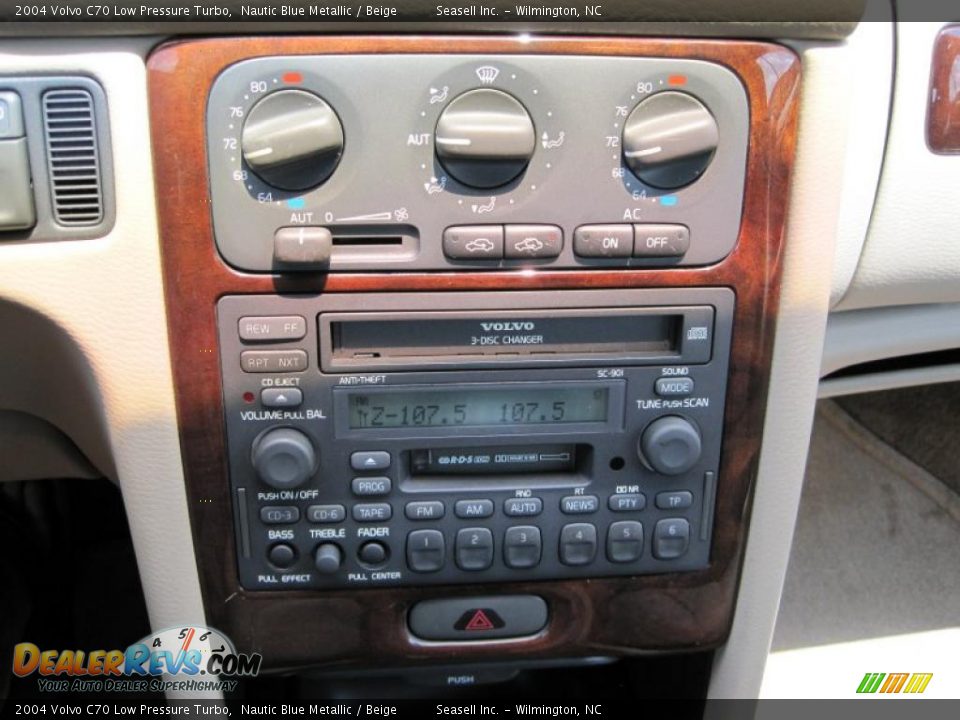 2004 Volvo C70 Low Pressure Turbo Nautic Blue Metallic / Beige Photo #24