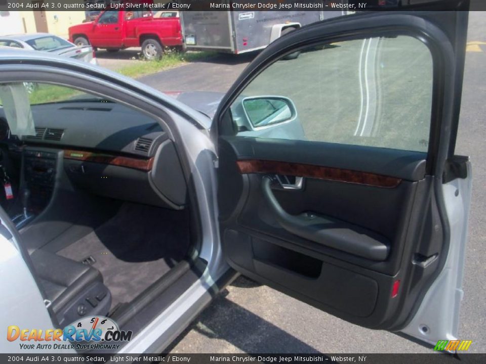 2004 Audi A4 3.0 quattro Sedan Light Silver Metallic / Ebony Photo #23