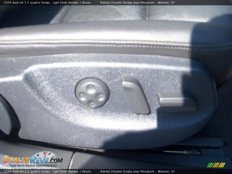 2004 Audi A4 3.0 quattro Sedan Light Silver Metallic / Ebony Photo #25
