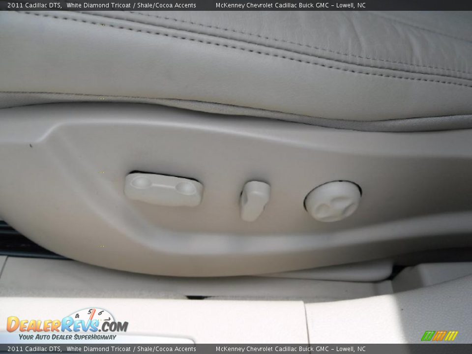 2011 Cadillac DTS White Diamond Tricoat / Shale/Cocoa Accents Photo #8