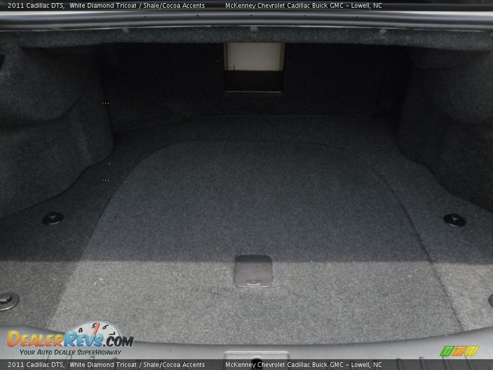 2011 Cadillac DTS White Diamond Tricoat / Shale/Cocoa Accents Photo #15