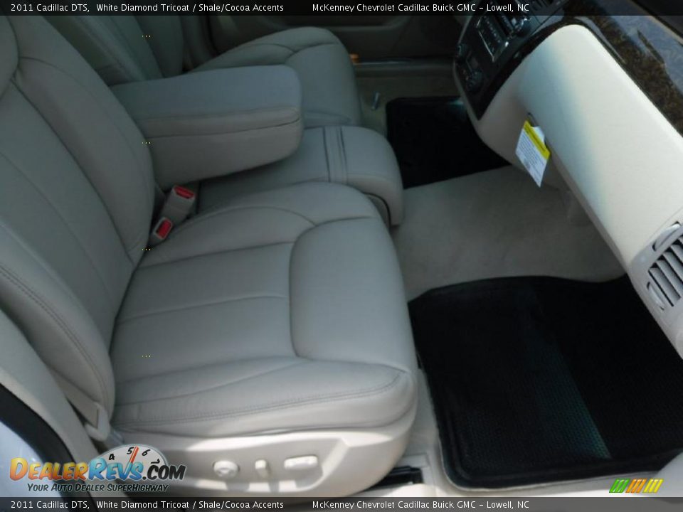 2011 Cadillac DTS White Diamond Tricoat / Shale/Cocoa Accents Photo #17