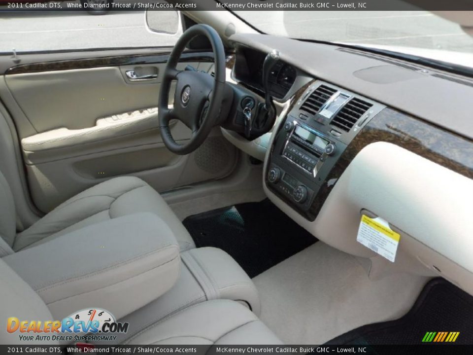 2011 Cadillac DTS White Diamond Tricoat / Shale/Cocoa Accents Photo #19