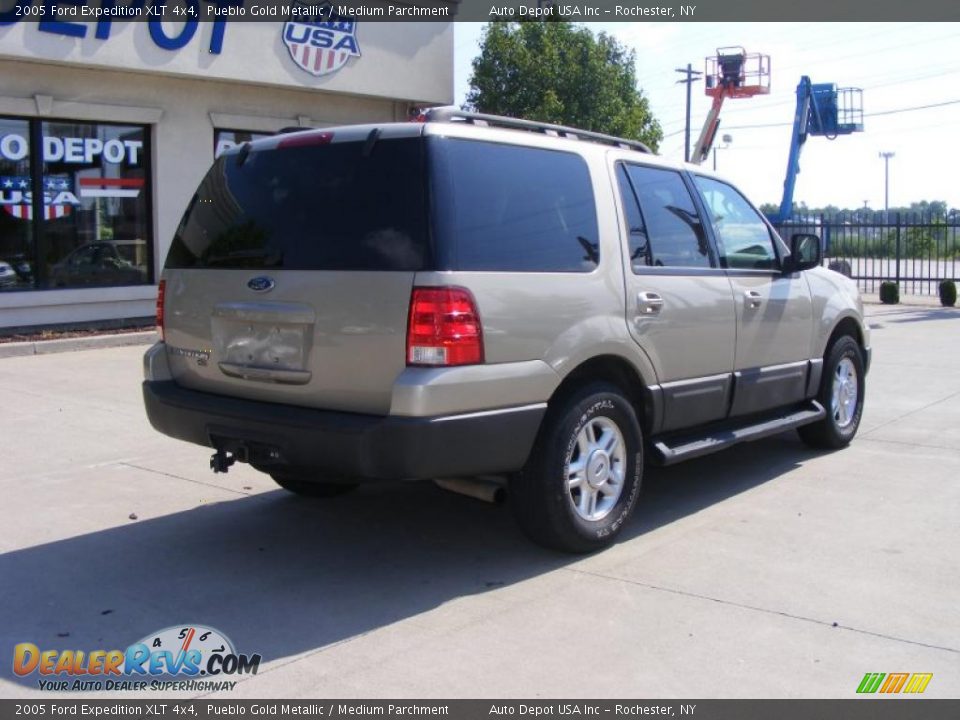 2005 Ford Expedition XLT 4x4 Pueblo Gold Metallic / Medium Parchment Photo #8