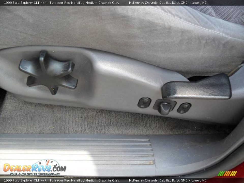 1999 Ford Explorer XLT 4x4 Toreador Red Metallic / Medium Graphite Grey Photo #8