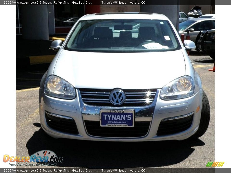 2006 Volkswagen Jetta 2.5 Sedan Reflex Silver Metallic / Grey Photo #2
